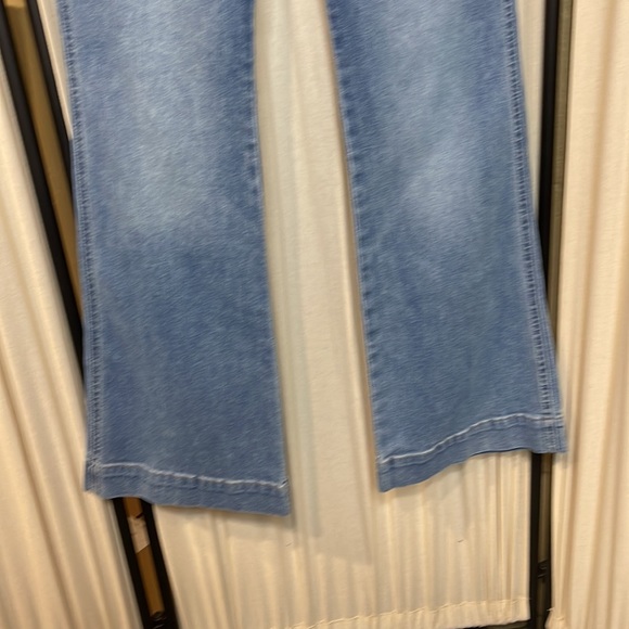 EUC- GAP HIGH RISE FLARE JEANS WITH BELT SIZE 6/28 R - Picture 4 of 9